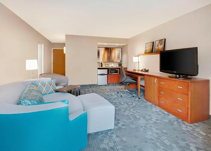 Courtyard By Marriott Savannah Midtown