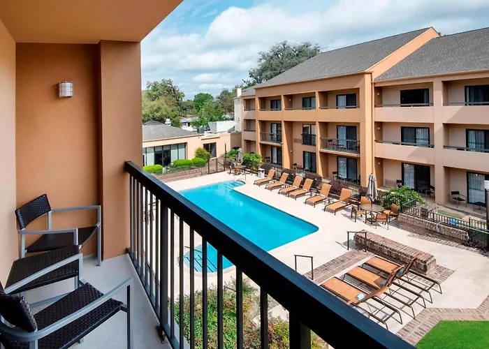 Courtyard By Marriott Savannah Midtown