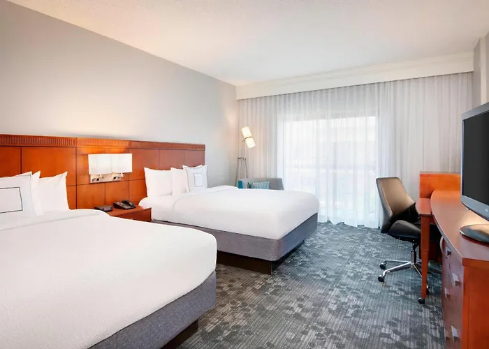 Courtyard By Marriott Savannah Midtown